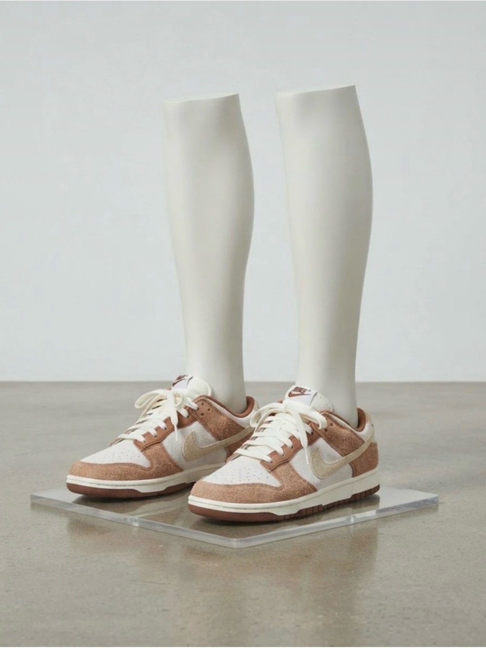Nike Men’s Low-Top Sneakers - White & Tan